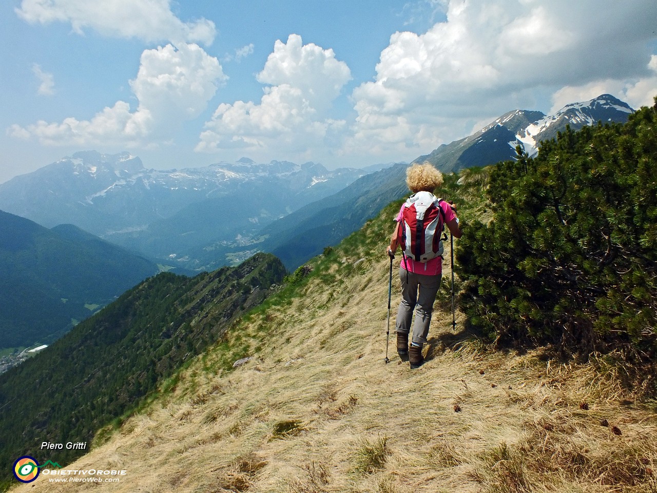 54 Sulla cresta di vetta del Gaffione (2035 m).JPG